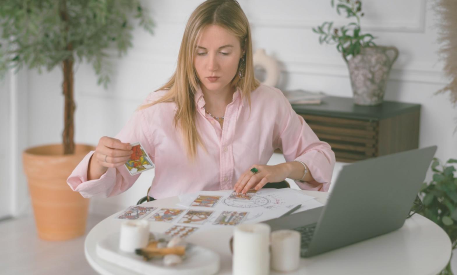 Studierende bei der praktischen Finanzanalyse